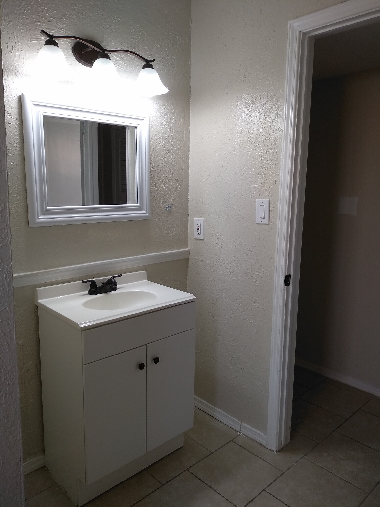 Building Photo - 6917 Alto Rey Ave Apt A
