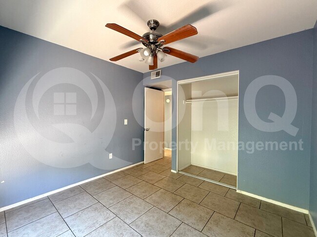 Building Photo - 3119 W Cochise Dr