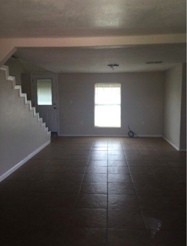 Building Photo - University