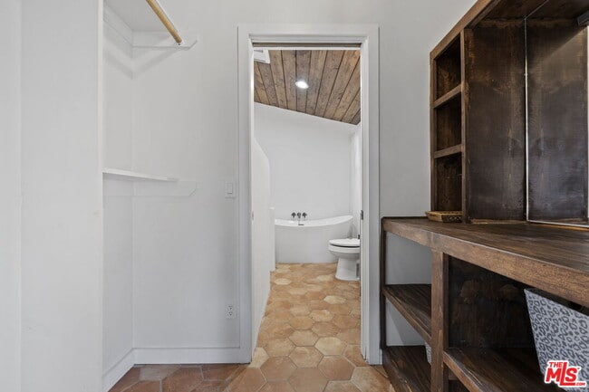 Building Photo - 251 N Encinal Ave