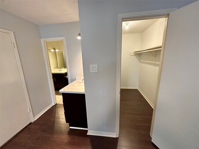 Building Photo - 2750 Holly Hall St