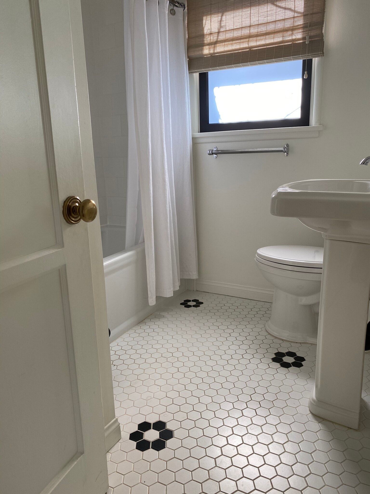 white tile bathroom - 11112 Exposition Blvd