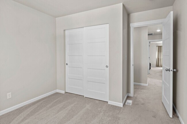 Building Photo - Beautiful 4 bedroom home