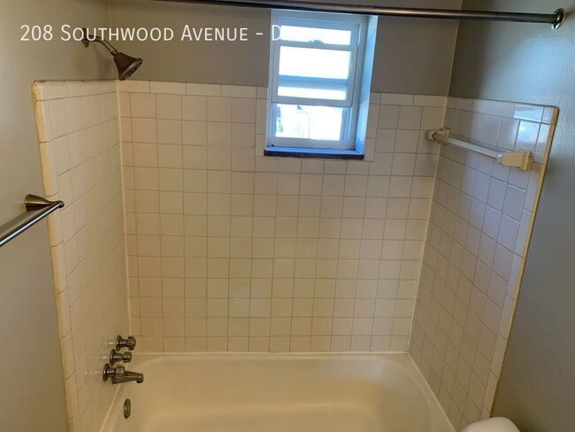 Building Photo - 208 Southwood Ave
