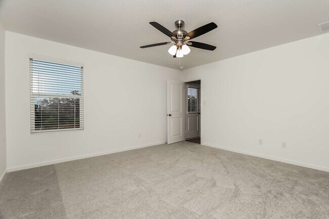 Building Photo - 3222 Roslyn Grist