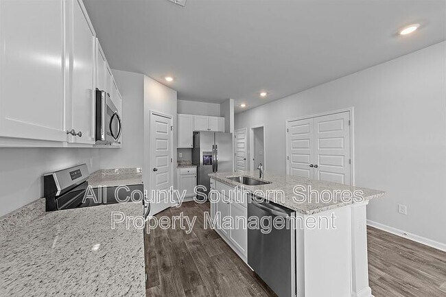 Building Photo - 136 Talladega Dr