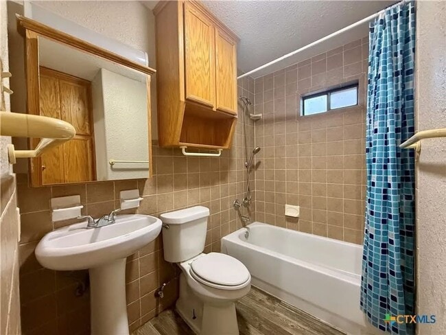 Building Photo - 1202 Stewart St