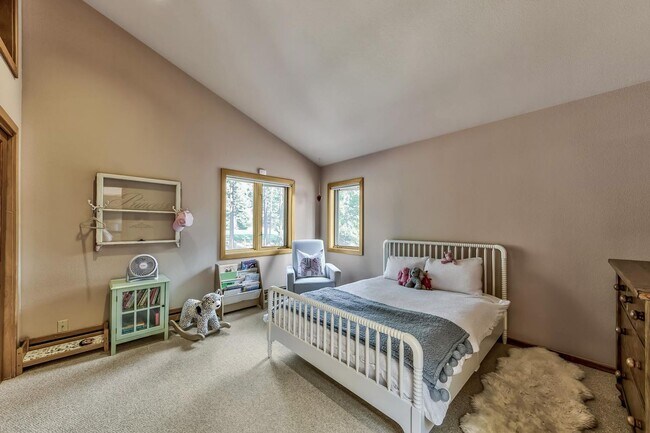 Building Photo - Perfect Location