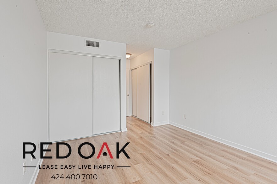 Building Photo - 11817 Victory Blvd