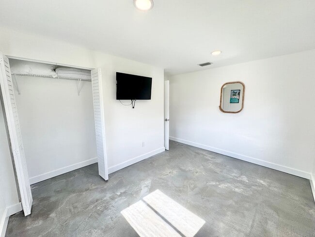Building Photo - 27625 Riverdale Ln