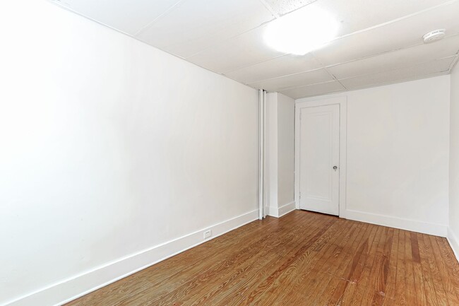 Building Photo - Charming and Spacious House Available Now