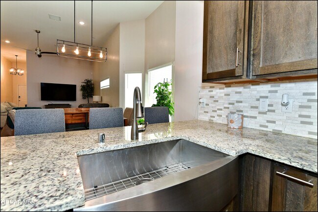 Building Photo - 2225 Tierra Delmonte Dr