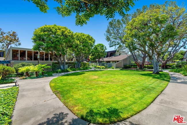 Building Photo - 13326 Maxella Ave