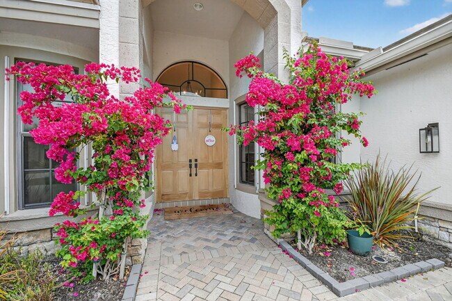 Building Photo - 10337 Trianon Pl