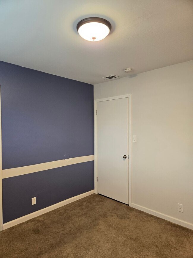 Building Photo - Beautifully Updated 3 Bed, 2 Bath House