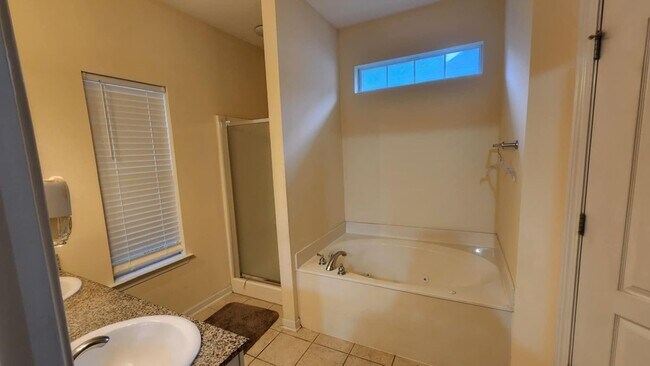 Building Photo - 299 High Ridge Dr