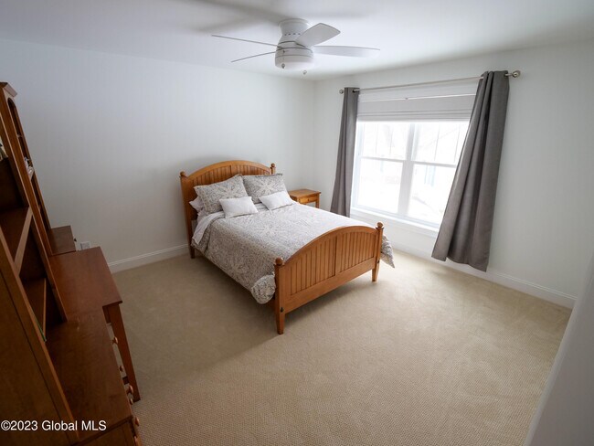 Building Photo - 7 Monterey Ct