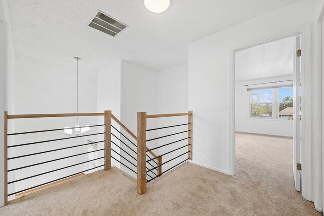 Building Photo - 1553 Brandywyn Ct N