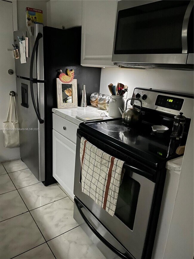Primary Photo - 2075 NE 164th St