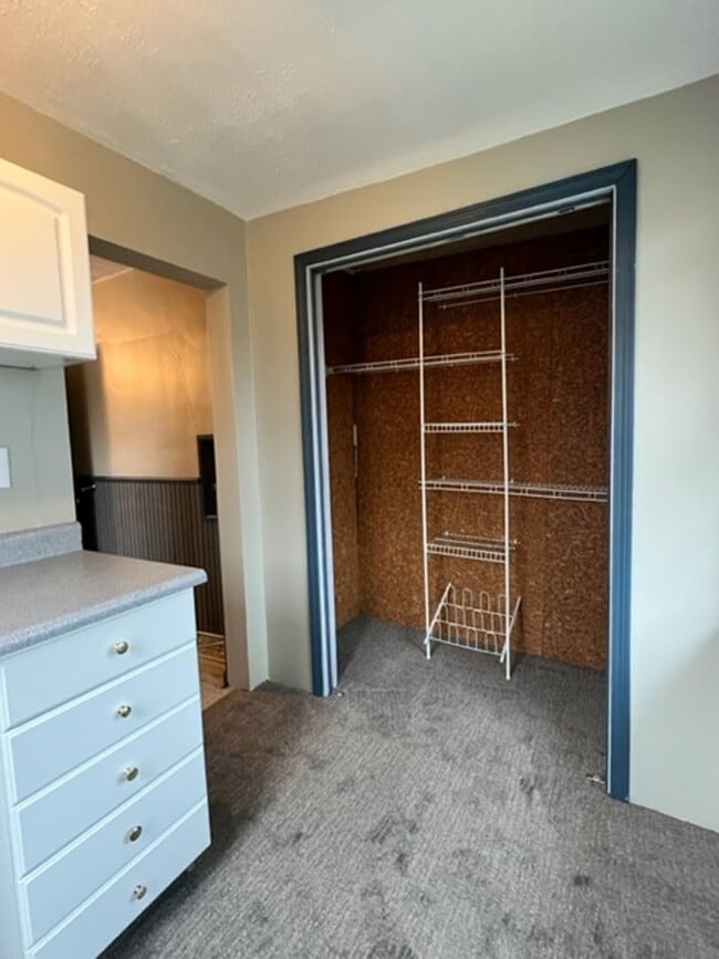 Building Photo - Very spacious 3 bedroom home for rent - Ca...
