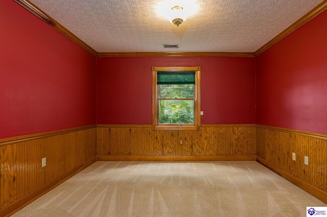 Building Photo - 192 Skyline Dr