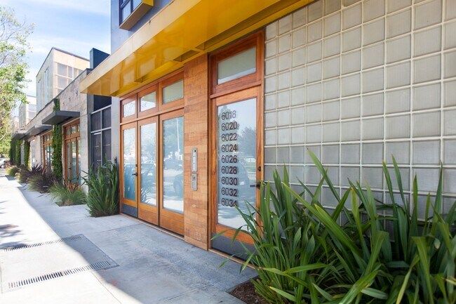 Building Photo - Contemporary, Large 1br/1ba Apt. Near Ashby BART