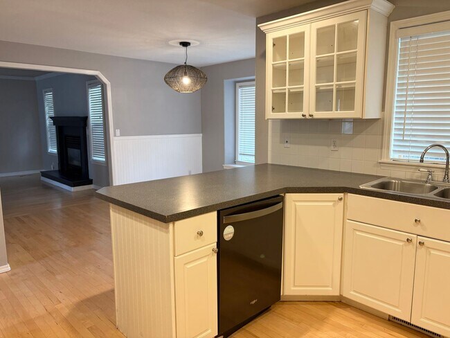 Building Photo - Beautiful 4-Bedroom Meridian Home with 4-Car Garage & Prime Location