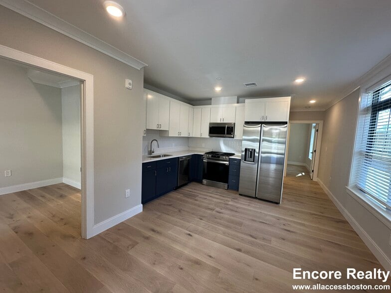 Building Photo - 157 Everett St
