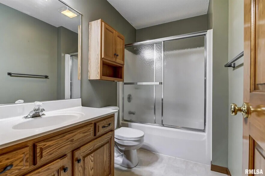 Building Photo - 3209 Sequoia Dr