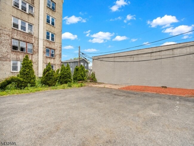 Building Photo - 444 N Broad St