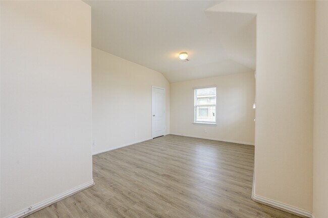 Building Photo - 16 Rose Desert Ct