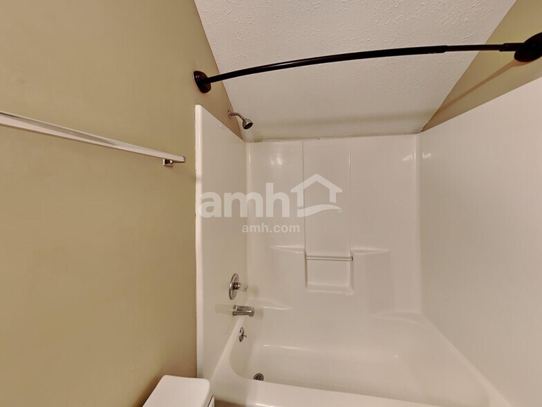 Building Photo - 196 Breakwater Dr