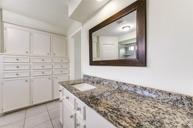 Building Photo - 8107 Durklyn Ln