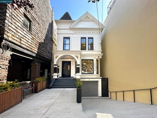 Building Photo - 3169 Washington St