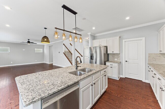 Building Photo - Classic finishes paired with an open, versatile layout!