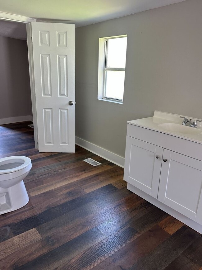 Building Photo - Charming 3-Bedroom, 1-Bathroom Home with Fenced Yard
