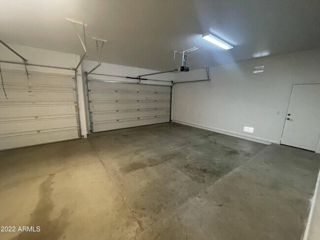 Building Photo - 4263 E Maplewood Ct