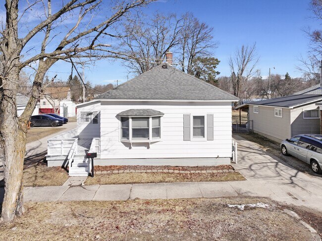 Building Photo - 139 Mosser St