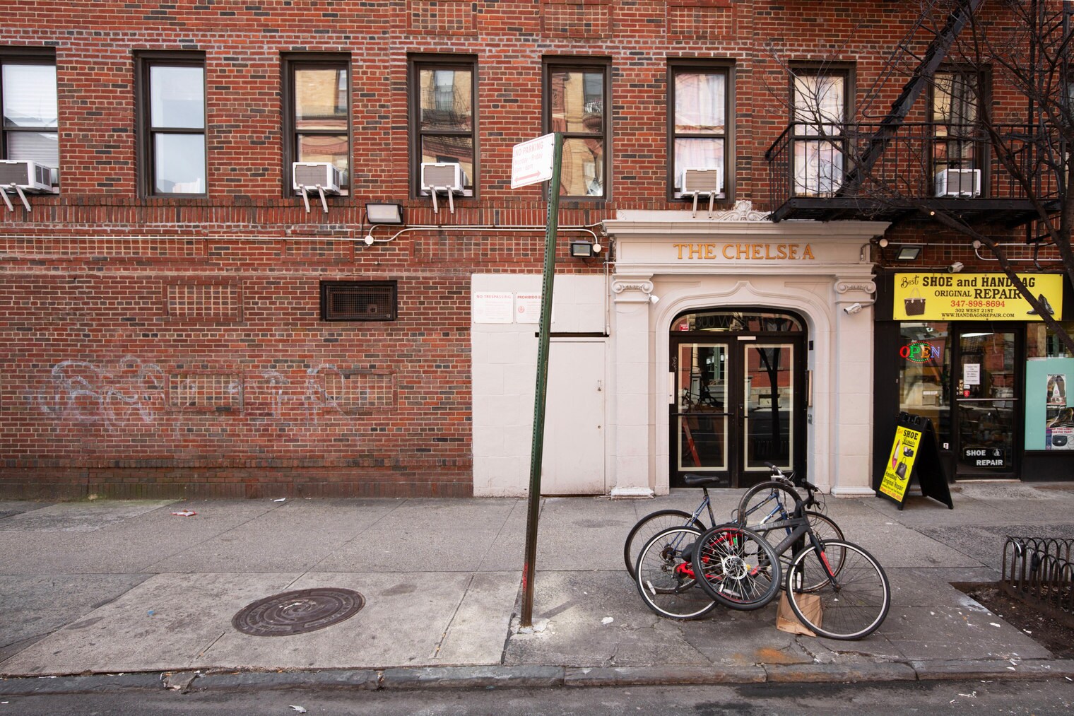 Building Photo - 300 W 21st St