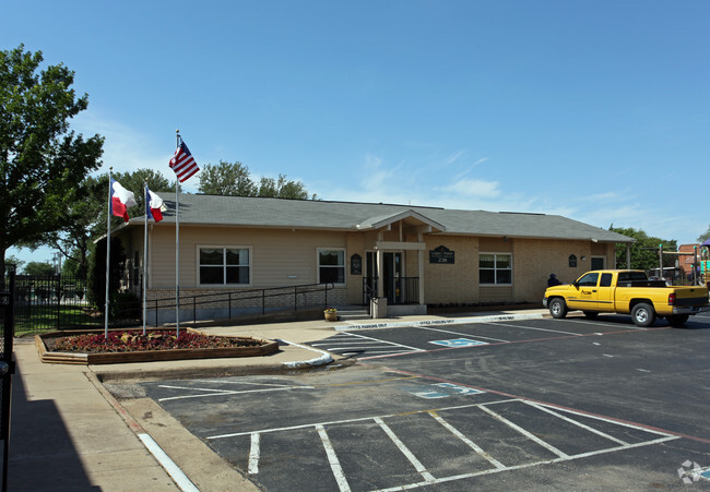 Primary Photo - Legacy Pointe