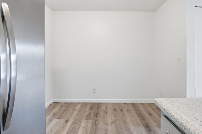 Building Photo - $1,140.95 with Half Off The First Month's Rent, 1 Bed - 1 Bath, Condo in Denver with Easy Access ...