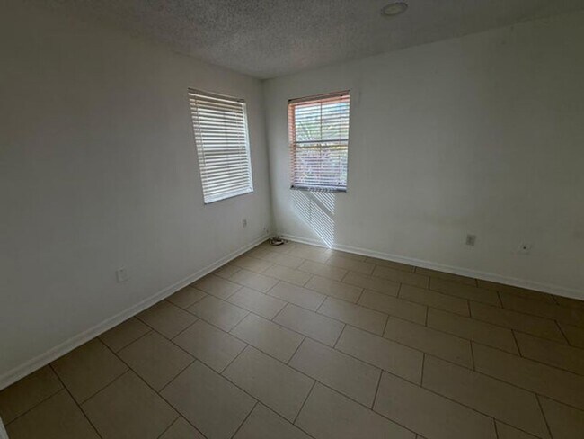 Building Photo - 3780 Amalfi Dr