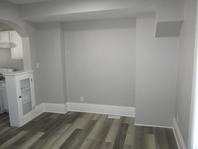Building Photo - 119 Tennyson Ct