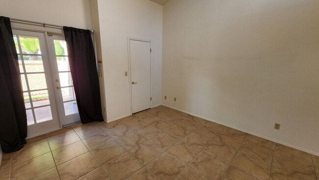 Building Photo - 2 Bedroom Condo Unit in the Amber Hills Co...