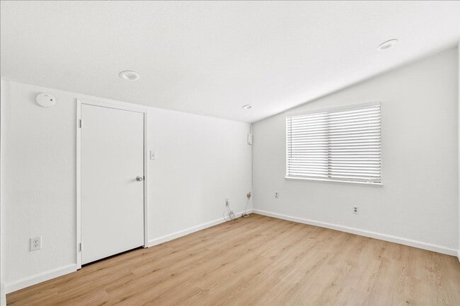 Building Photo - 924 Shellwood Way