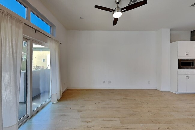 Building Photo - 392 Midstream Ln