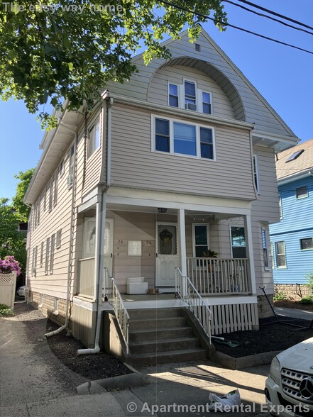 Building Photo - 24-26 Burnham St Unit #2