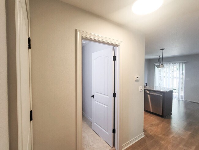 Building Photo - 407-409 Madrona Ave SE