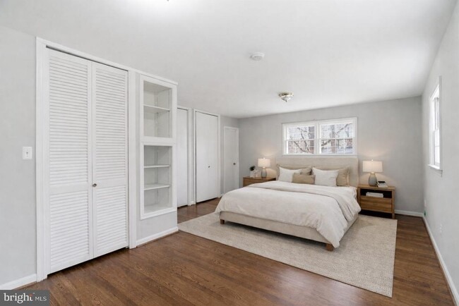 Building Photo - 9116 Hamilton Dr