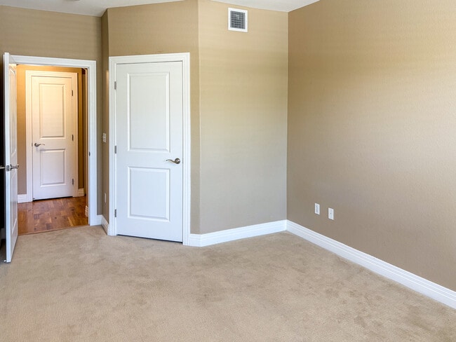 Building Photo - 9059 E Panorama Cir